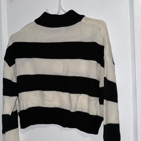 H&M Sweaters - H & M black and white long sleeve top